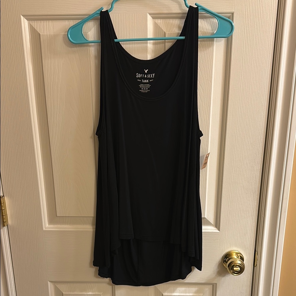 Relaxed Black Sleeveless Tank Top with Asymmetrical Hem